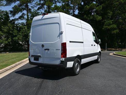 Used 2024 Mercedes-Benz Sprinter 2500 image 4