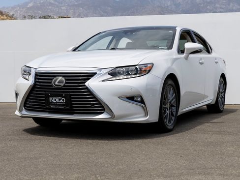 Used 2018 Lexus ES 350 w/ Navigation System Package FWD image 2