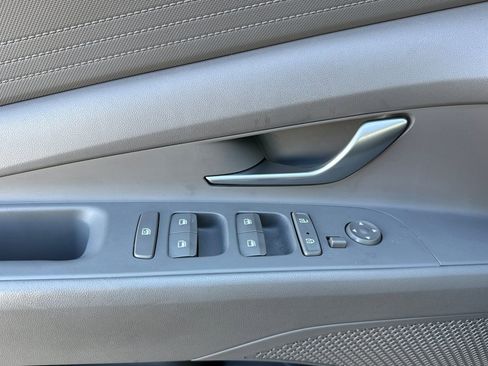 Used 2023 Hyundai Elantra SE image 12