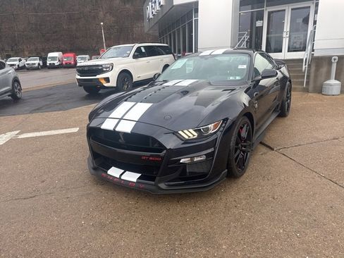 Used 2021 Ford Mustang Shelby GT500 w/ Technology Package image 3