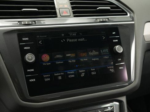 Used 2021 Volkswagen Tiguan SE R-Line image 40