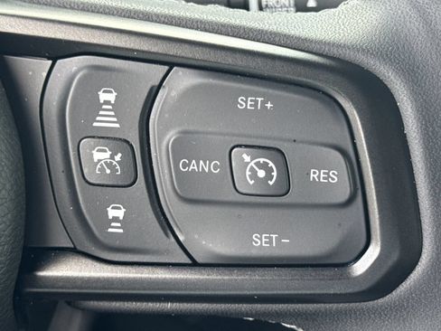 Used 2025 Jeep Gladiator Sport AWD/4WD image 25