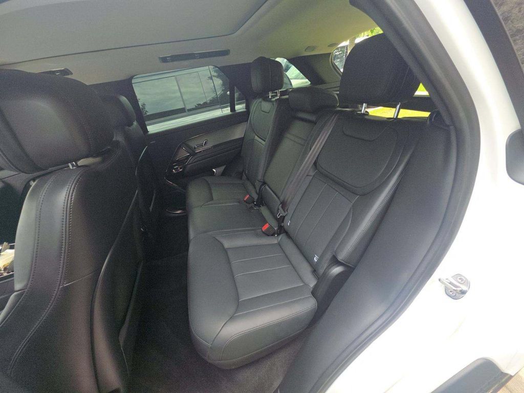 Used 2023 Land Rover Range Rover Sport SE AWD/4WD image 7