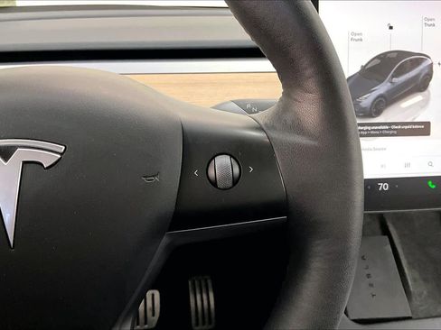 Used 2023 Tesla Model Y Performance image 22