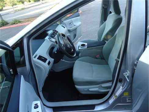 Used 2012 Toyota Prius V Two image 11