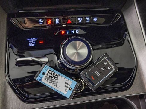 New 2026 Jeep Grand Wagoneer 4WD w/ Premium Group I image 29