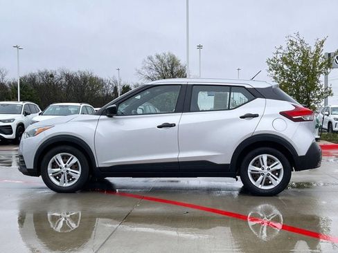 Used 2020 Nissan Kicks S image 3