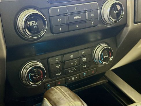 Used 2020 Ford F150 Limited w/ Trailer Tow Package image 17