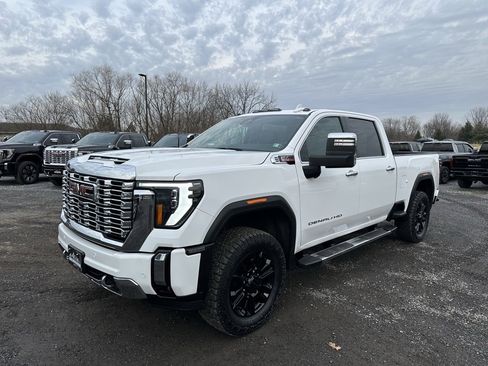 Used 2024 GMC Sierra 2500 Denali image 10