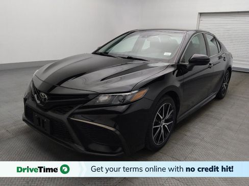 Used 2022 Toyota Camry SE image 1
