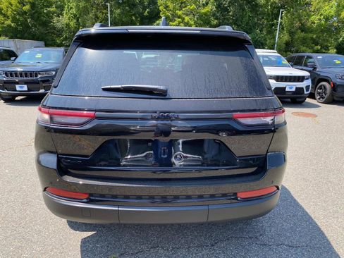 New 2025 Jeep Grand Cherokee Altitude image 4