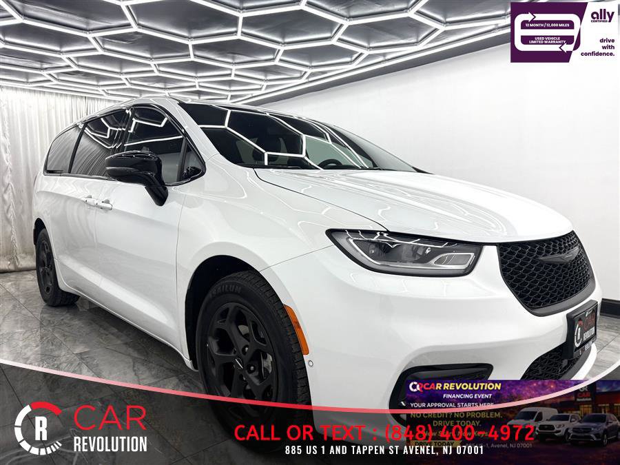 Used 2024 Chrysler Pacifica Limited FWD image 1