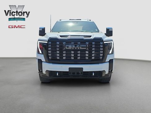 Used 2025 GMC Sierra 3500 Denali Ultimate AWD/4WD image 2
