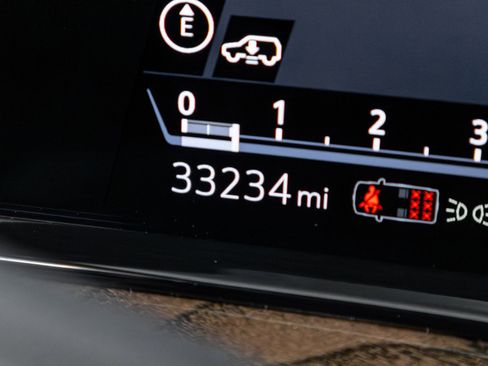 Used 2023 Cadillac Escalade Sport Platinum w/ LPO, ONYX Package image 10