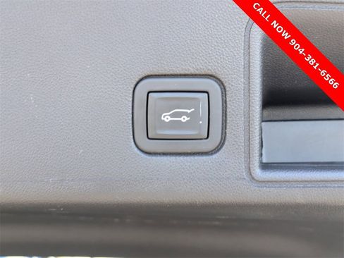 Used 2023 GMC Terrain SLT image 14