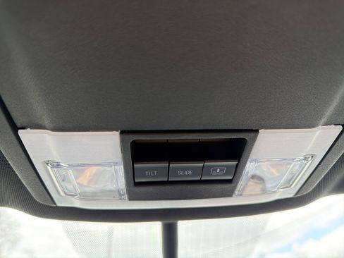 Used 2019 Ford Explorer XLT w/ Equipment Group 202A AWD/4WD image 22