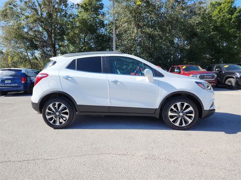 Used 2021 Buick Encore Preferred image 3