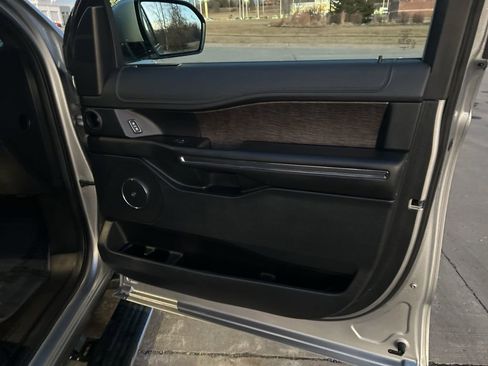 Used 2020 Ford Expedition Limited image 20