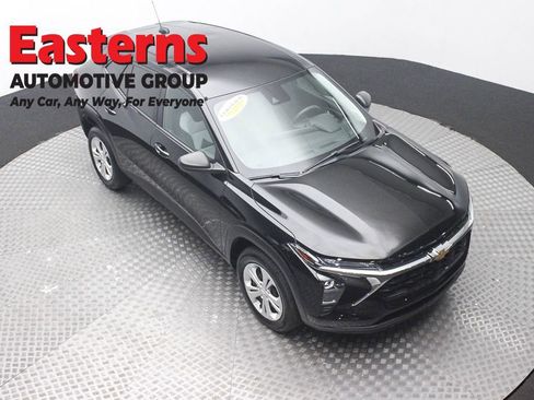 Used 2024 Chevrolet Trax LS FWD image 3