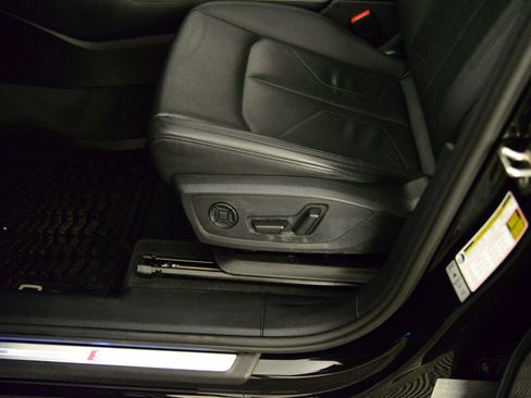 Certified 2022 Audi Q3 2.0T Premium w/ Convenience Package image 25