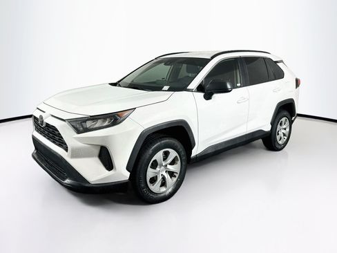 Used 2021 Toyota RAV4 LE FWD image 3