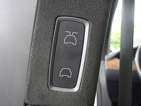 Used 2018 Tesla Model X 75D image 25