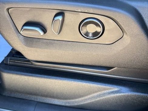 Used 2021 GMC Yukon XL Denali w/ Denali Premium Package image 25