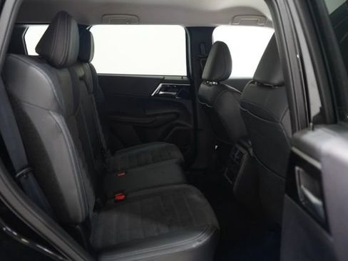 Used 2024 Mitsubishi Outlander SE image 34