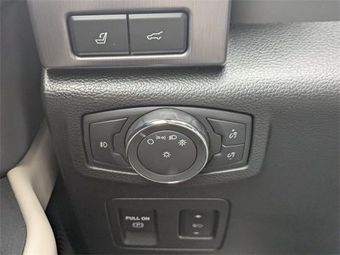 Used 2019 Ford Expedition Platinum image 32