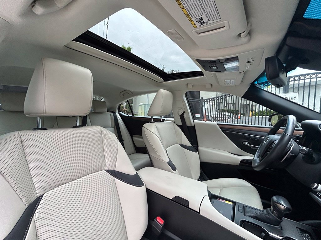 Used 2025 Lexus ES 350 w/ Premium Package FWD image 32