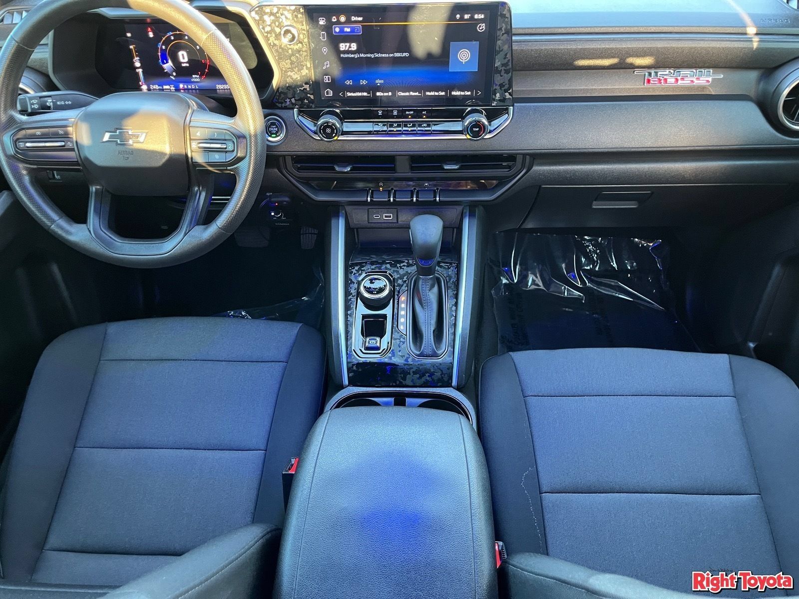 Used 2023 Chevrolet Colorado Trail Boss AWD/4WD image 17