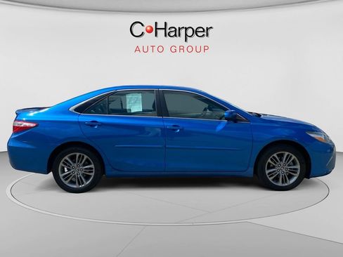 Used 2017 Toyota Camry SE FWD image 2
