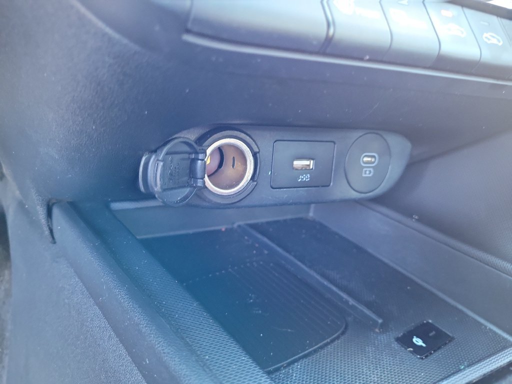 Used 2025 Hyundai Elantra SEL FWD image 36