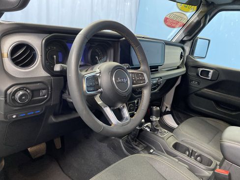 Used 2024 Jeep Wrangler Sahara image 10