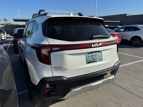 Certified 2024 Kia Seltos EX FWD image 3