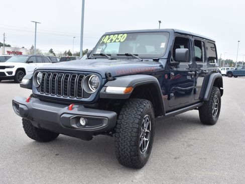 Used 2025 Jeep Wrangler Unlimited Rubicon w/ Safety Group image 5