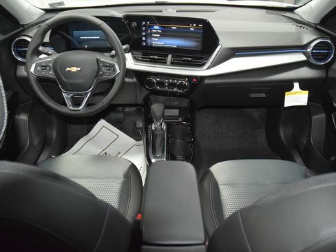 New 2026 Chevrolet Trax LT w/ Driver Confidence Package FWD image 28