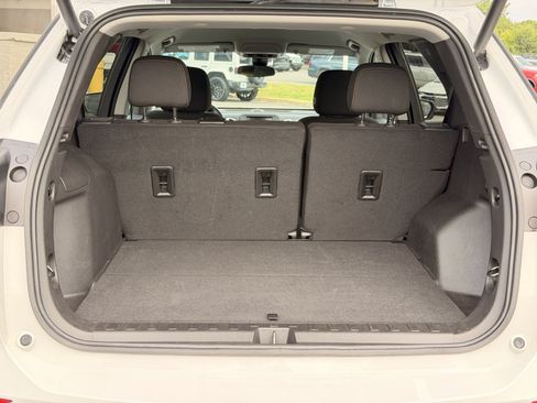 Used 2023 Chevrolet Equinox LT FWD image 32
