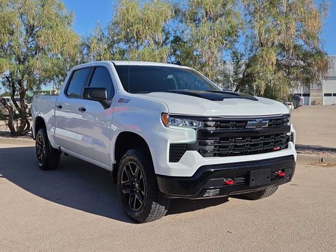 Used 2026 Chevrolet Silverado 1500 LT Trail Boss w/ Convenience Package II AWD/4WD image 2