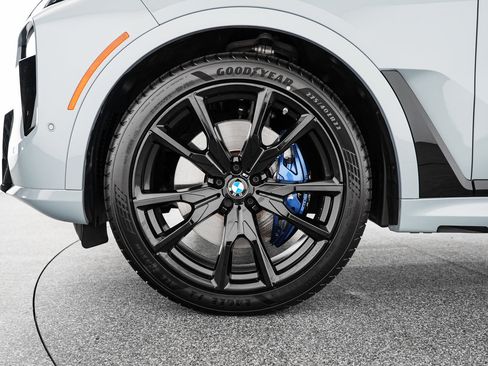 Used 2025 BMW X7 M60i AWD/4WD image 37