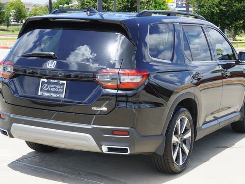 Used 2025 Honda Pilot Touring image 6