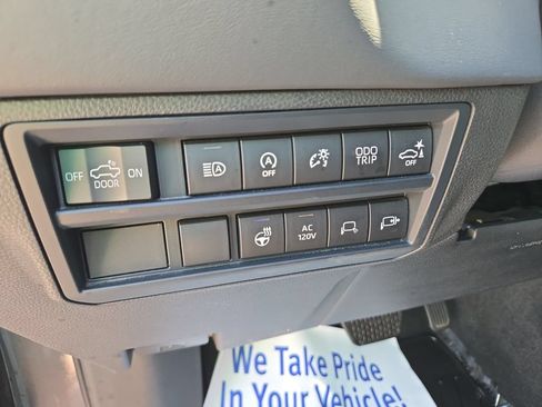 Used 2022 Toyota Tundra Platinum AWD/4WD image 18