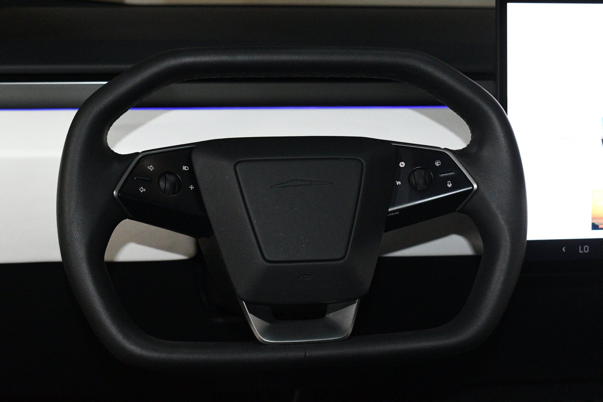 Used 2024 Tesla Cybertruck AWD Crew Cab image 23