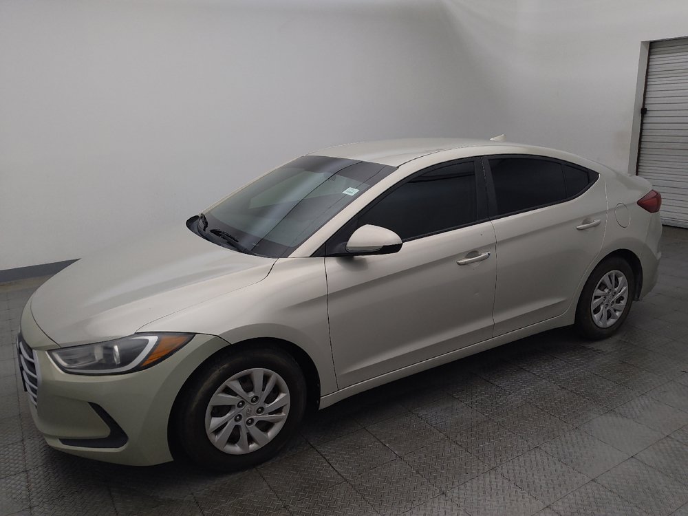 Used 2017 Hyundai Elantra SE FWD image 2