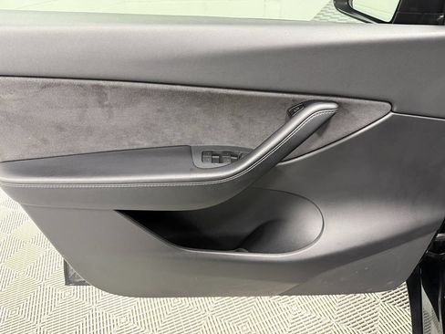 Used 2021 Tesla Model Y Long Range AWD/4WD image 10