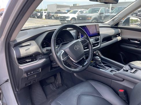 Used 2024 Toyota Grand Highlander AWD image 11