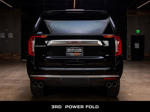 Used 2023 GMC Yukon Denali w/ Denali Reserve Package image 8