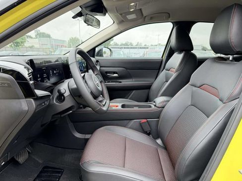 New 2026 Nissan Kicks SR w/ Cold Weather Package FWD image 16