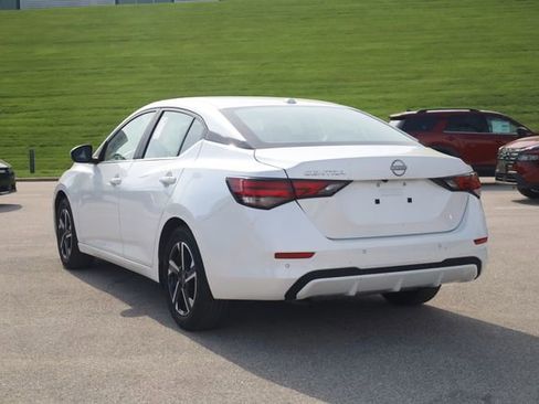 Used 2025 Nissan Sentra SV image 5