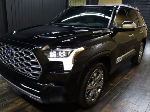 Used 2024 Toyota Sequoia Capstone image 6